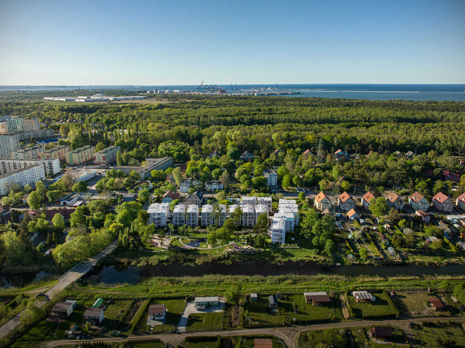 Zawislanska premium residential complex – 3D architectural visualization with serene surroundings